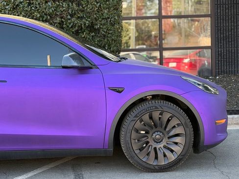 Used 2022 Tesla Model Y Long Range image 23