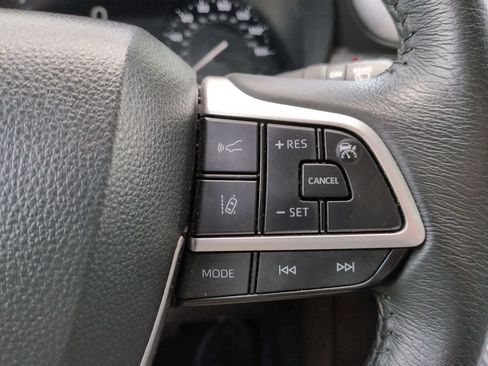 Certified 2025 Toyota Sienna XLE FWD image 26
