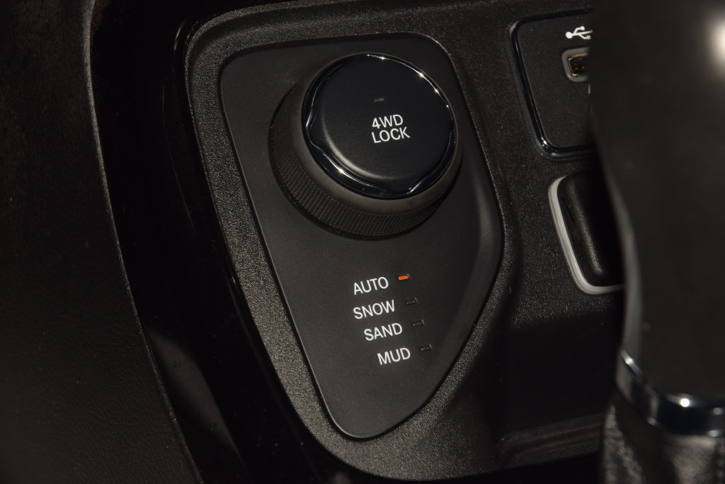 Used 2020 Jeep Compass Latitude AWD/4WD image 33