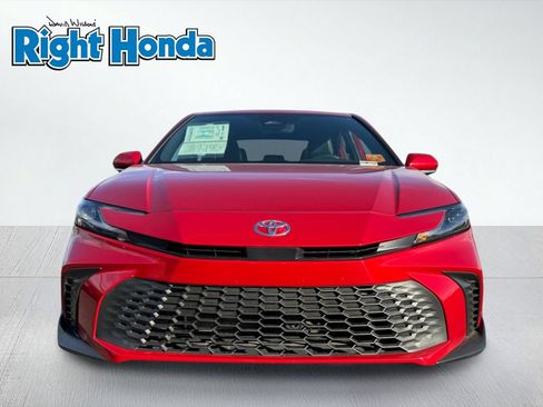 Used 2025 Toyota Camry SE w/ Multimedia Upgrade Package FWD image 5