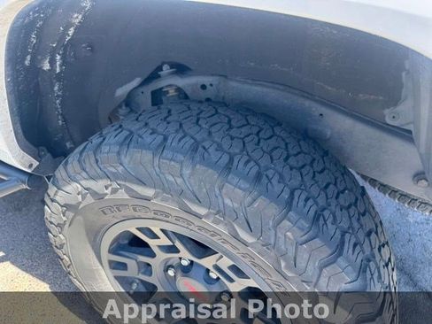 Used 2018 Toyota 4Runner TRD Off-Road AWD/4WD image 9