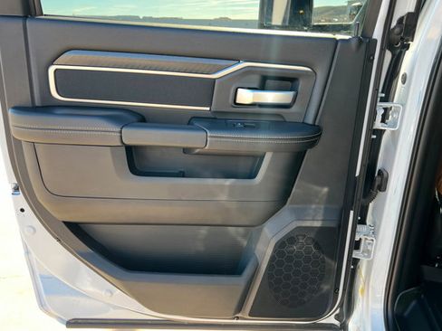 New 2025 RAM 2500 Big Horn AWD/4WD image 18