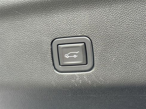 Used 2023 Chevrolet Tahoe High Country AWD/4WD image 11