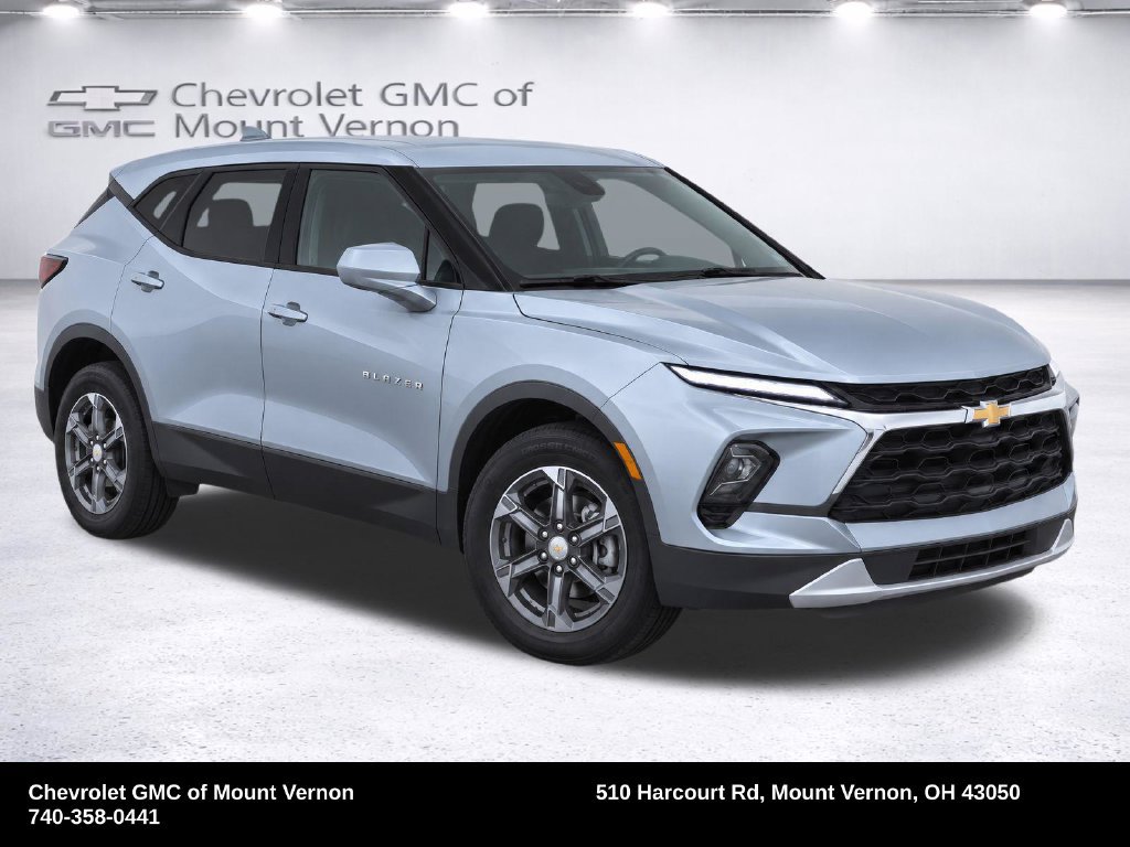 Used 2026 Chevrolet Blazer LT FWD image 2