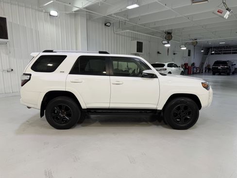 Used 2022 Toyota 4Runner SR5 Premium AWD/4WD image 6