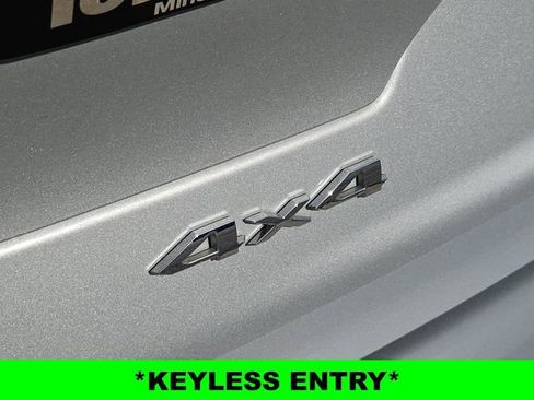 Used 2023 Jeep Grand Cherokee L Laredo image 12