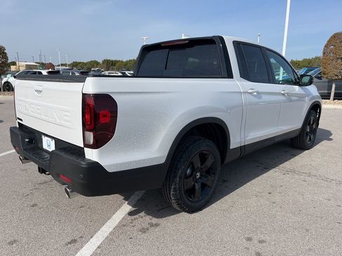 New 2026 Honda Ridgeline Black Edition image 3