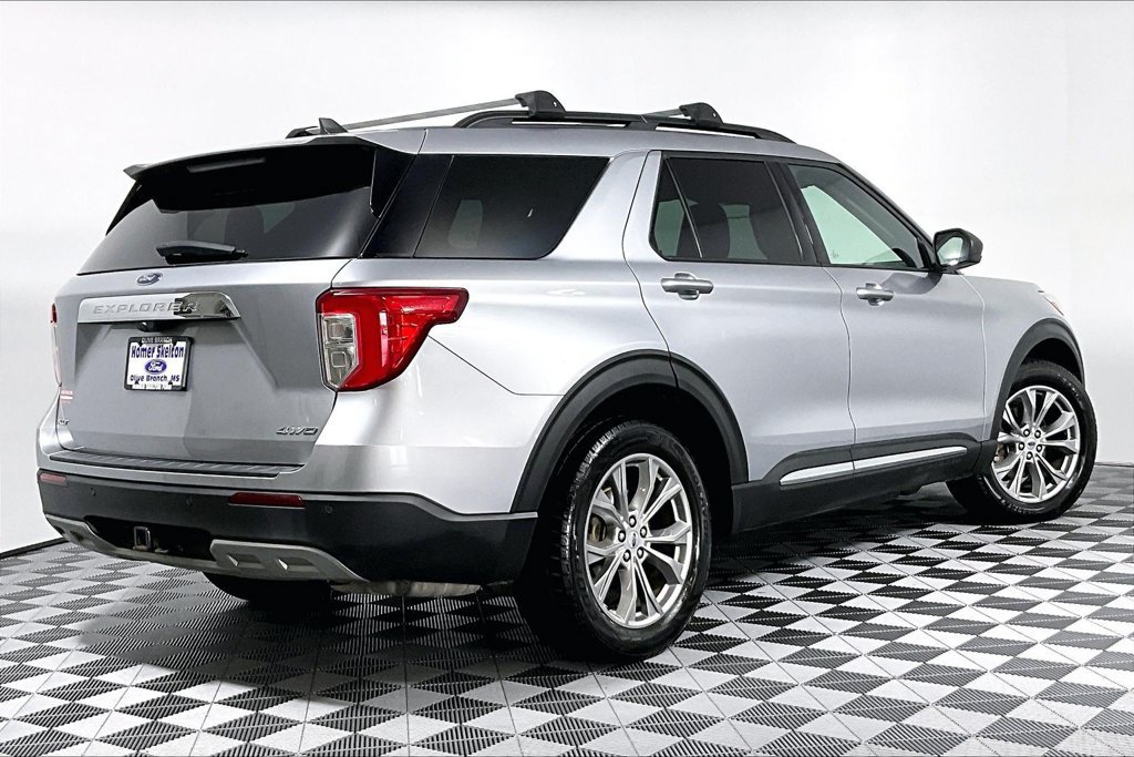 Used 2021 Ford Explorer XLT w/ Equipment Group 202A AWD/4WD image 12