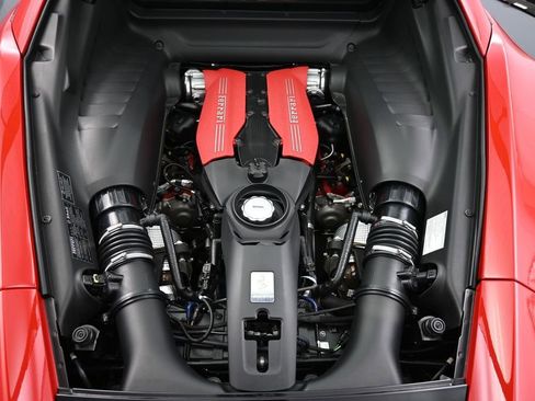 Used 2018 Ferrari 488 GTB RWD image 28