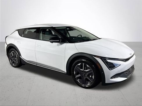 New 2025 Kia EV6 Light w/ Light LR Technology Package image 4