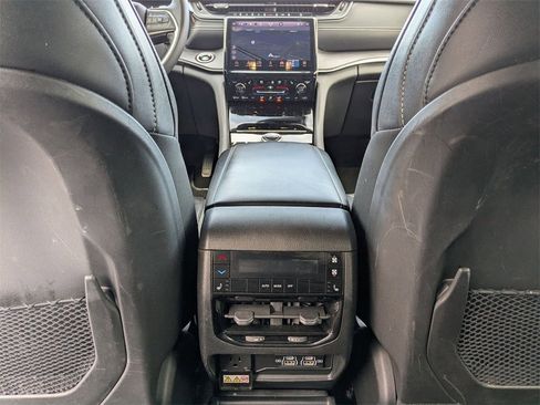 Used 2024 Jeep Grand Cherokee L Limited w/ Luxury Tech Group II image 32