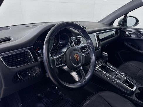 Certified 2018 Porsche Macan image 4