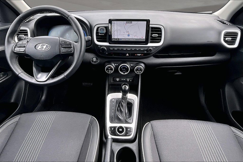 Used 2025 Hyundai Venue Limited FWD image 16