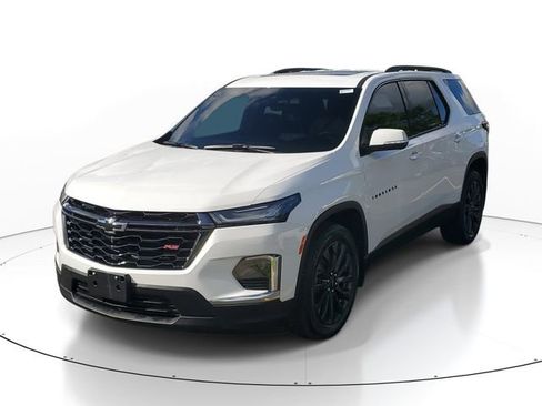 Used 2023 Chevrolet Traverse RS AWD/4WD image 2