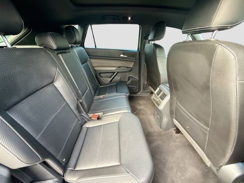 Used 2022 Volkswagen Atlas Cross Sport SE image 30