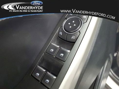 Used 2021 Ford Explorer Limited image 19