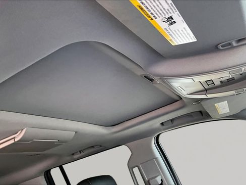 Used 2017 Chevrolet Suburban LT RWD image 14