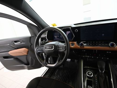 Used 2024 GMC Canyon AT4 image 28