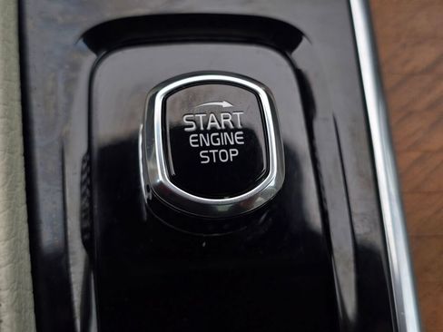 Used 2022 Volvo XC90 T5 Momentum w/ Advanced Package AWD/4WD image 31