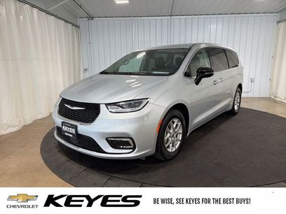 Used 2024 Chrysler Pacifica Touring-L