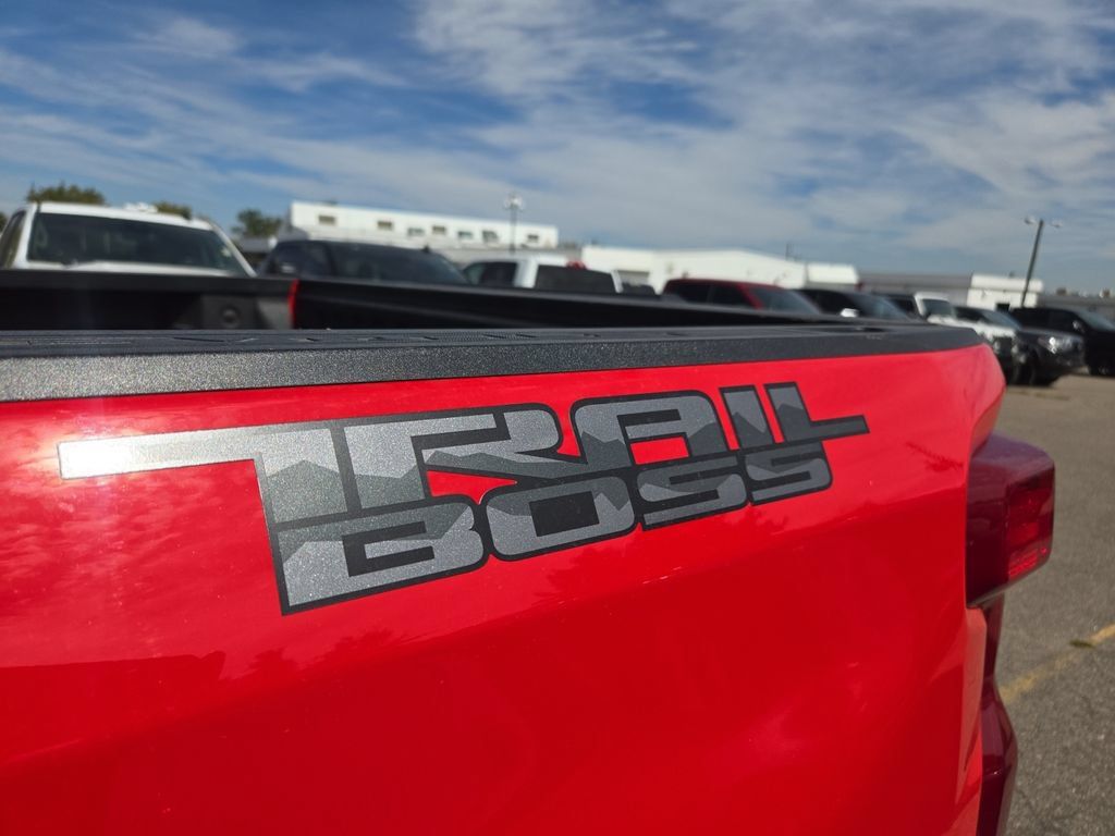 Used 2025 Chevrolet Silverado 1500 Custom Trail Boss w/ Dark Appearance Package AWD/4WD image 19