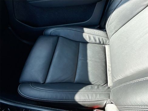 Used 2023 Volvo XC40 B4 Plus image 17