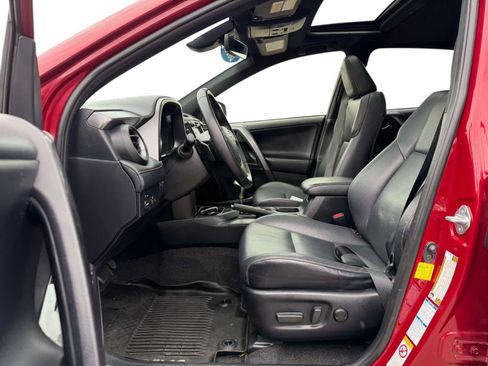 Used 2018 Toyota RAV4 SE w/ Power Extra Value Package image 12