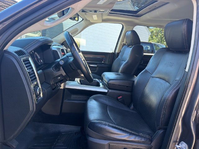Used 2017 RAM 1500 Laramie w/ Convenience Group AWD/4WD image 11