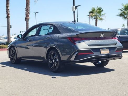 New 2026 Hyundai Elantra SEL Sport FWD image 3