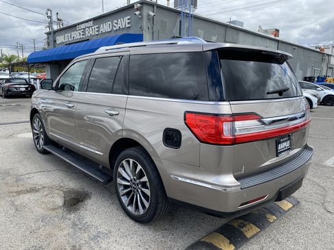 Used 2019 Lincoln Navigator Select w/ Cargo Package RWD image 11