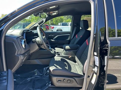 Used 2025 Chevrolet Colorado Z71 w/ Technology Package image 9