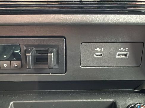Used 2021 Nissan Titan PRO-4X w/ Pro-4x Convenience Package AWD/4WD image 28