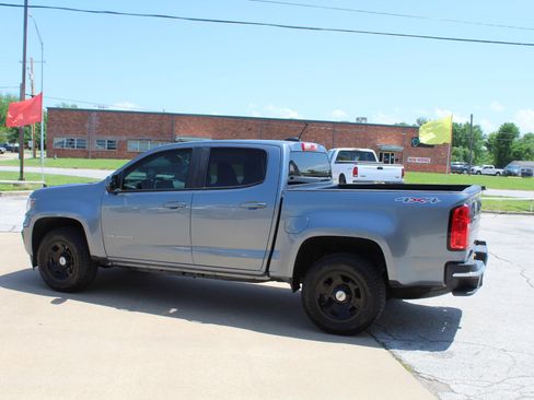 Used 2022 Chevrolet Colorado W/T AWD/4WD image 8