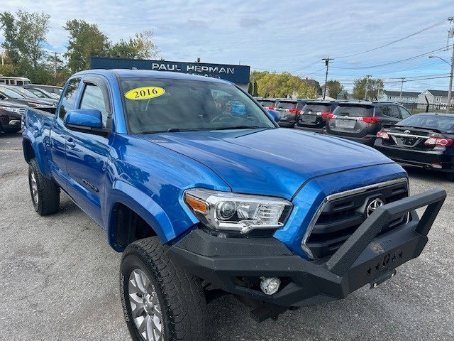 Used 2016 Toyota Tacoma SR5 w/ SR5 Appearance Package (SN) AWD/4WD image 1