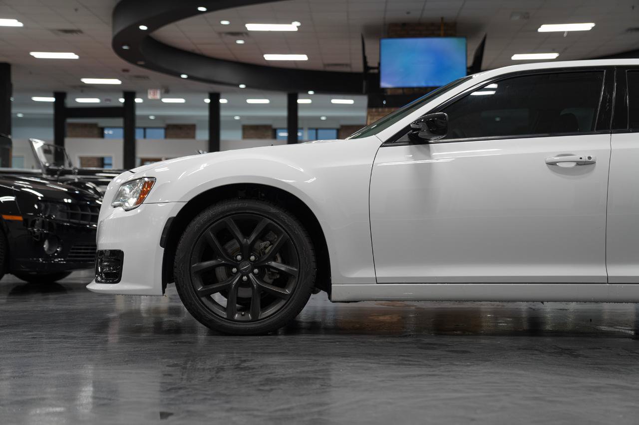 Used 2023 Chrysler 300 Touring w/ Sport Appearance Package RWD image 7