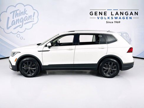 Certified 2024 Volkswagen Tiguan SE w/ Panoramic Sunroof Package AWD/4WD image 8