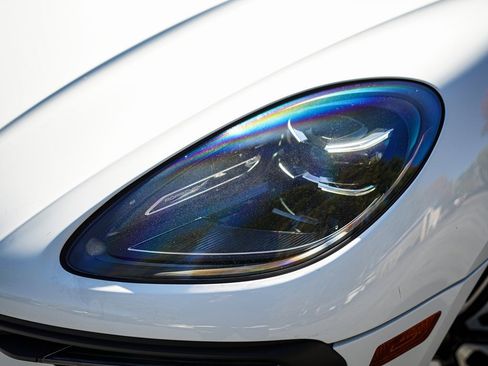 Used 2023 Porsche Macan S w/ Premium Package Plus image 3