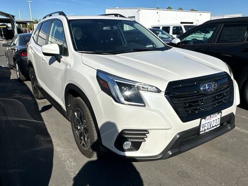 Used 2023 Subaru Forester Premium AWD/4WD image 2