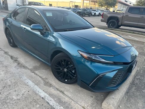 Used 2025 Toyota Camry SE w/ Convenience Package FWD image 2