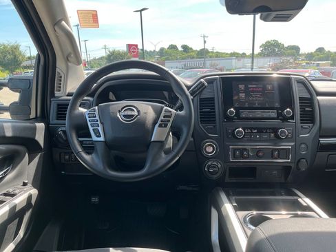 Used 2024 Nissan Titan SV w/ SV Convenience Package AWD/4WD image 24