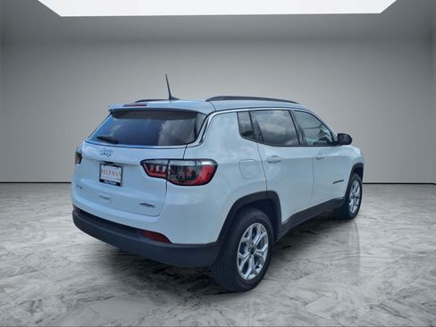 Used 2026 Jeep Compass Latitude AWD/4WD image 7