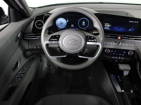 Certified 2024 Hyundai Elantra SEL FWD image 8