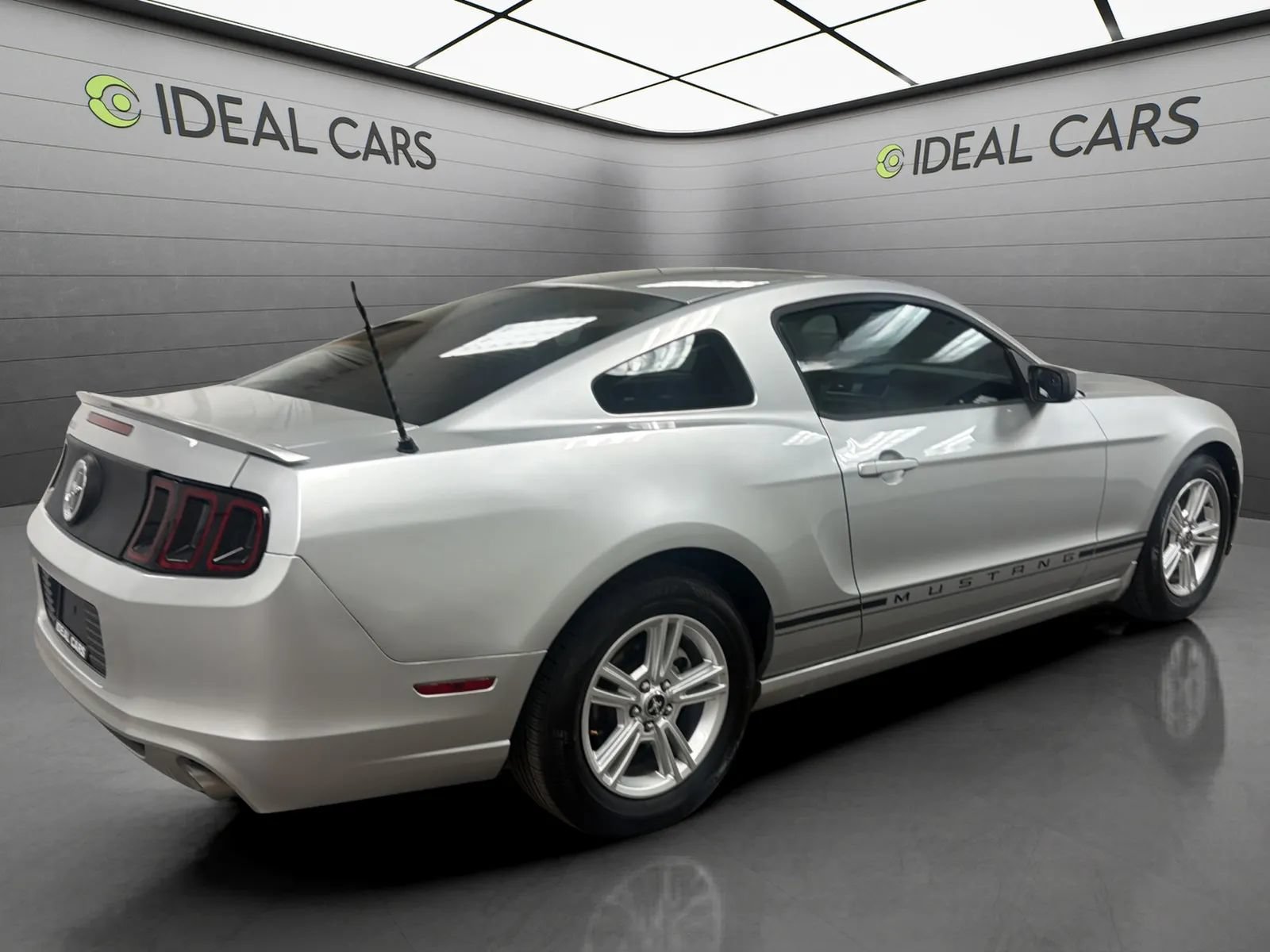Used 2013 Ford Mustang Coupe RWD image 5