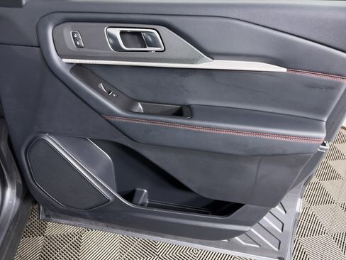 Used 2025 Ford Explorer ST-Line w/ ST-Line Street Pack image 46