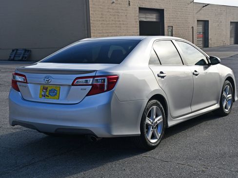 Used 2013 Toyota Camry SE FWD image 6