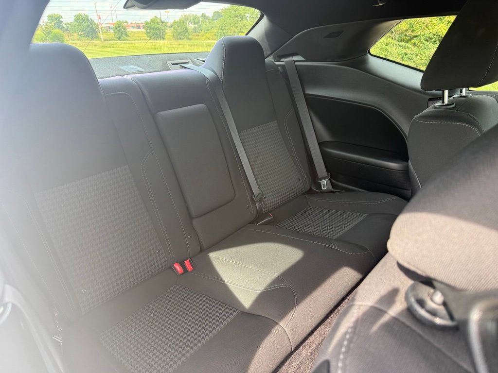 Used 2016 Dodge Challenger SXT w/ Driver Convenience Group RWD image 14