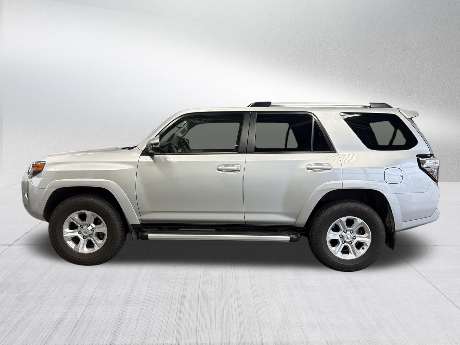 Used 2023 Toyota 4Runner SR5 Premium w/ Moonroof Package AWD/4WD image 4