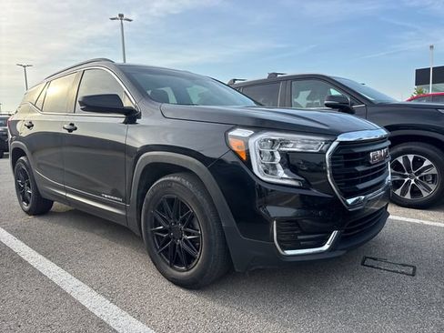 Used 2024 GMC Terrain SLE w/ Driver Convenience Package FWD image 2