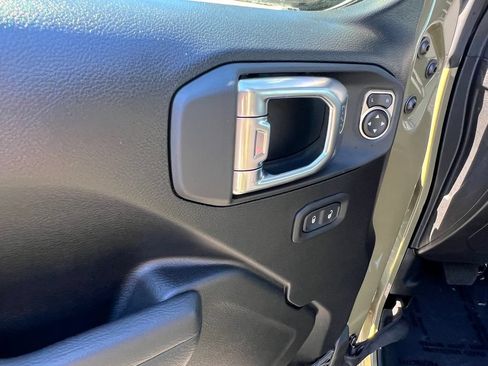 New 2026 Jeep Gladiator Mojave w/ Technology Group AWD/4WD image 18