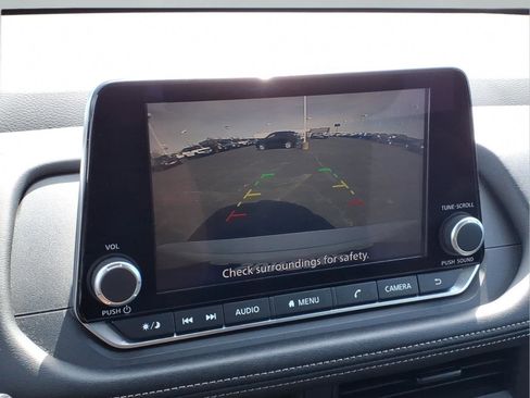 Used 2024 Nissan Rogue S FWD image 8